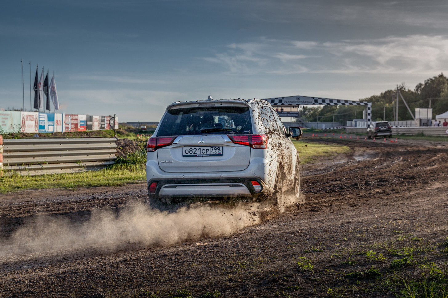 Обновленный Mitsubishi Outlander Обновленный Mitsubishi Outlander